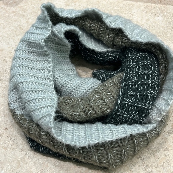 Accessories - Knit infinity scarf